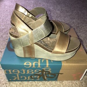 WOMENS OTBT Bushnell Metallic Platform Wedges